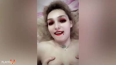 Ivan Helsing cứng chị một sexy ma cà rồng và đến trên cô ấy đít